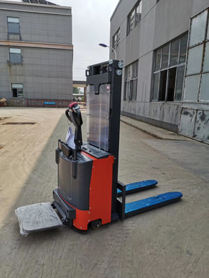 Promenade de 1,5 tonnes derrière l'empileur CDD15E de Walkie actionné par ascenseur de palette